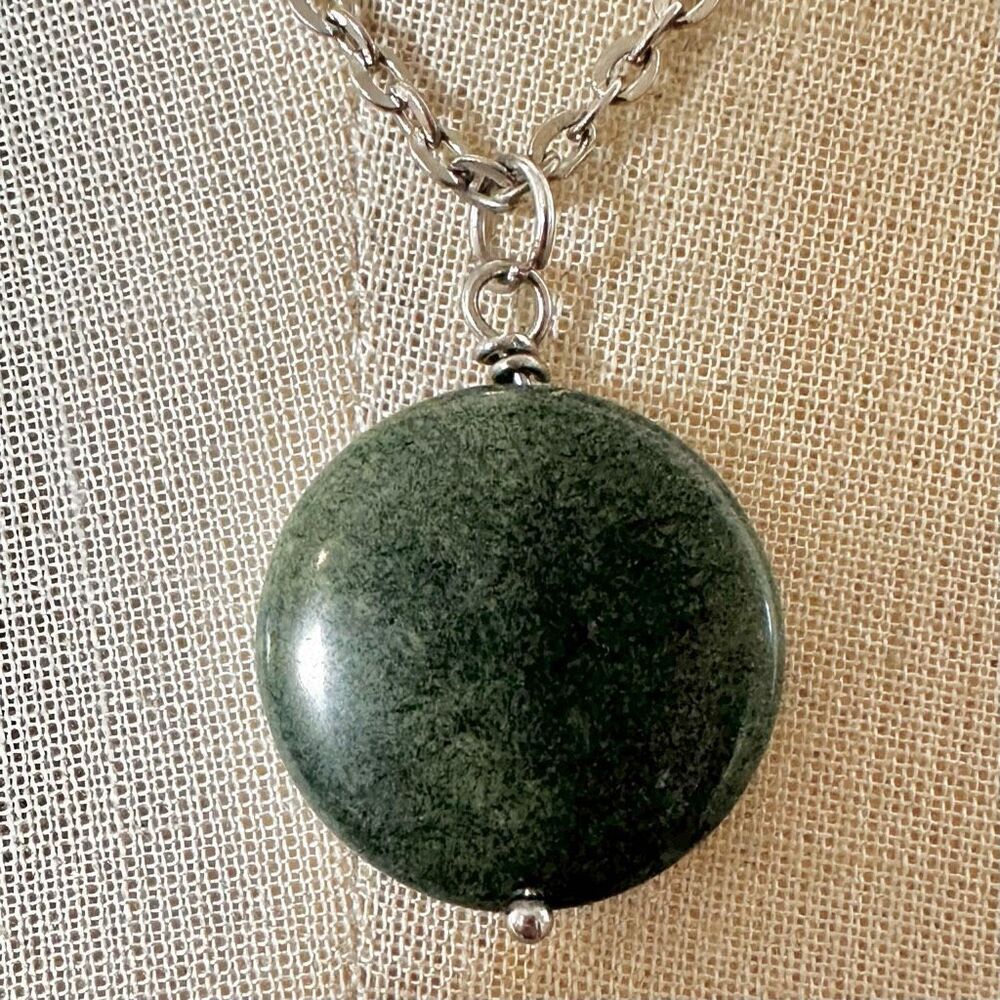 Polished jade  Stone Circle Pendant Necklace